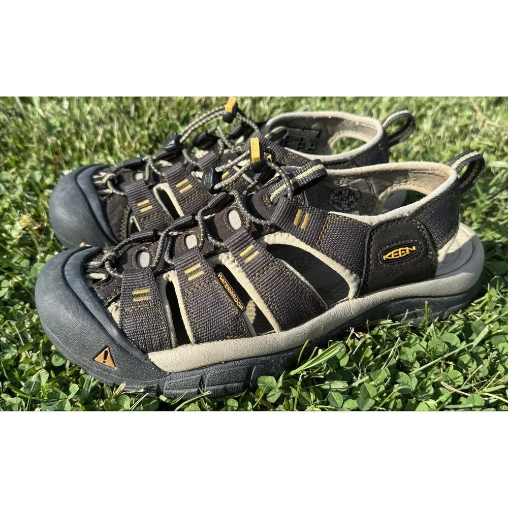 KEEN Newport H2 Shoes Mens Size 9.5 Brown Waterproof Hiking Sandals Closed Toe